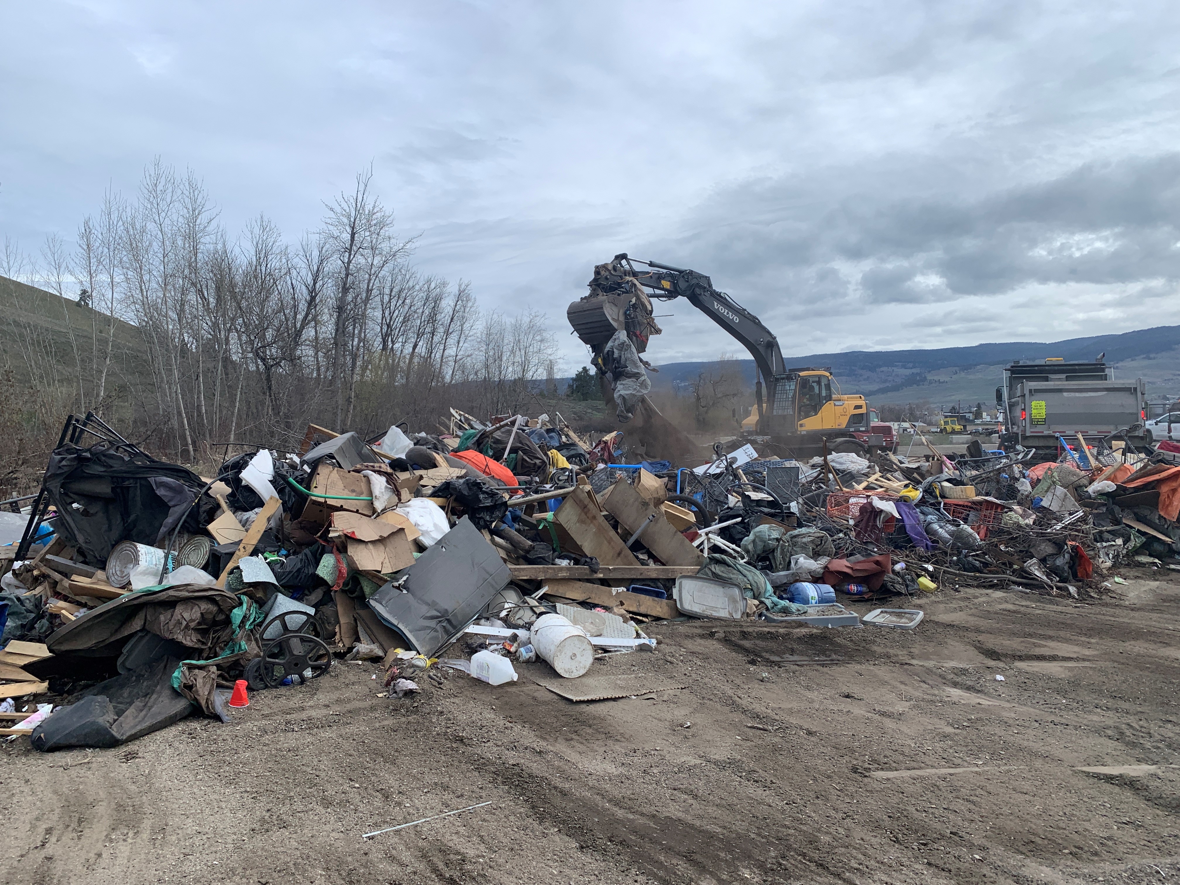 Major encampment cleanup in Kelowna displaces people experiencing homelessness