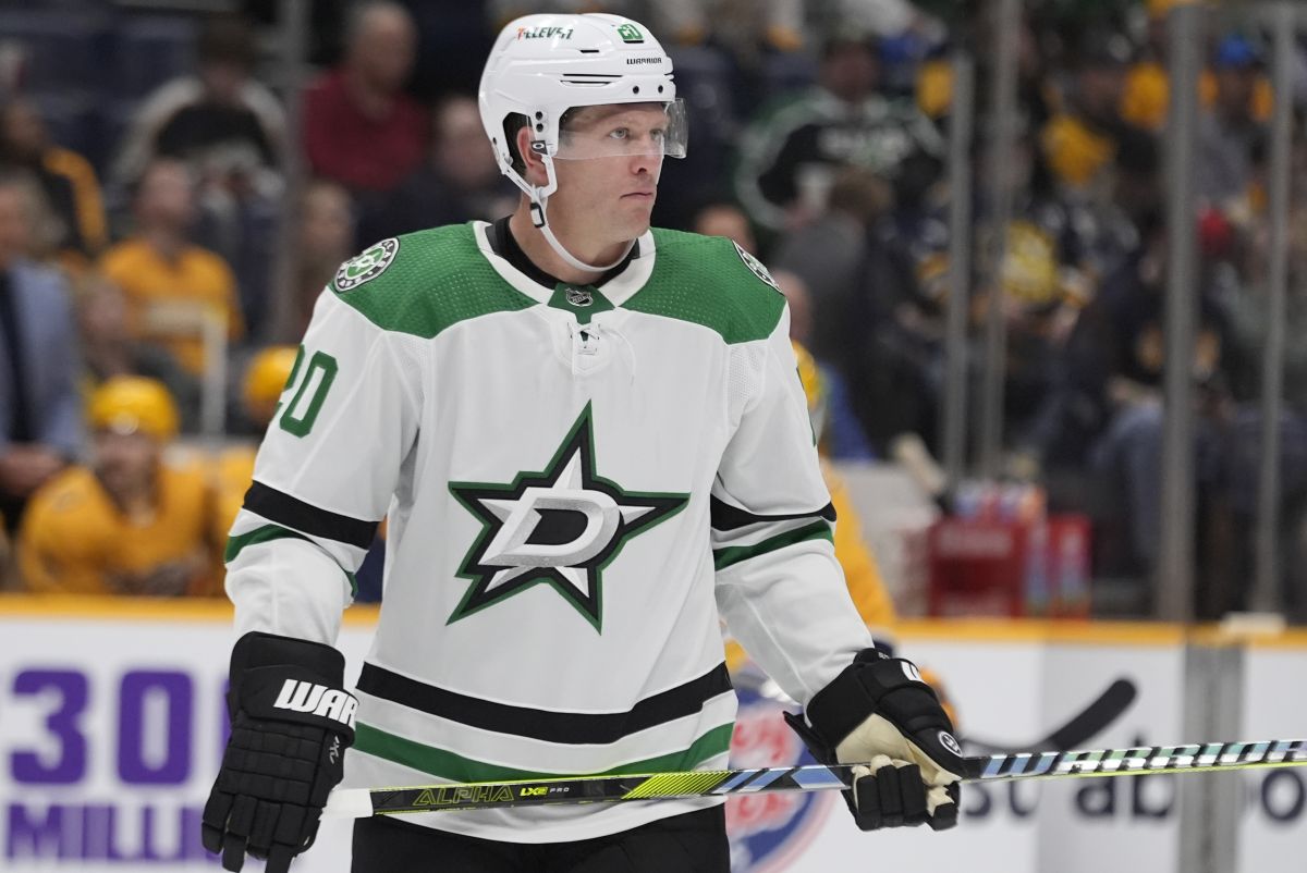 Dallas Stars defenceman Ryan Suter (20) waits for play during the second period of an NHL hockey game against the Nashville Predators, Thursday, Feb. 15, 2024, in Nashville, Tenn.