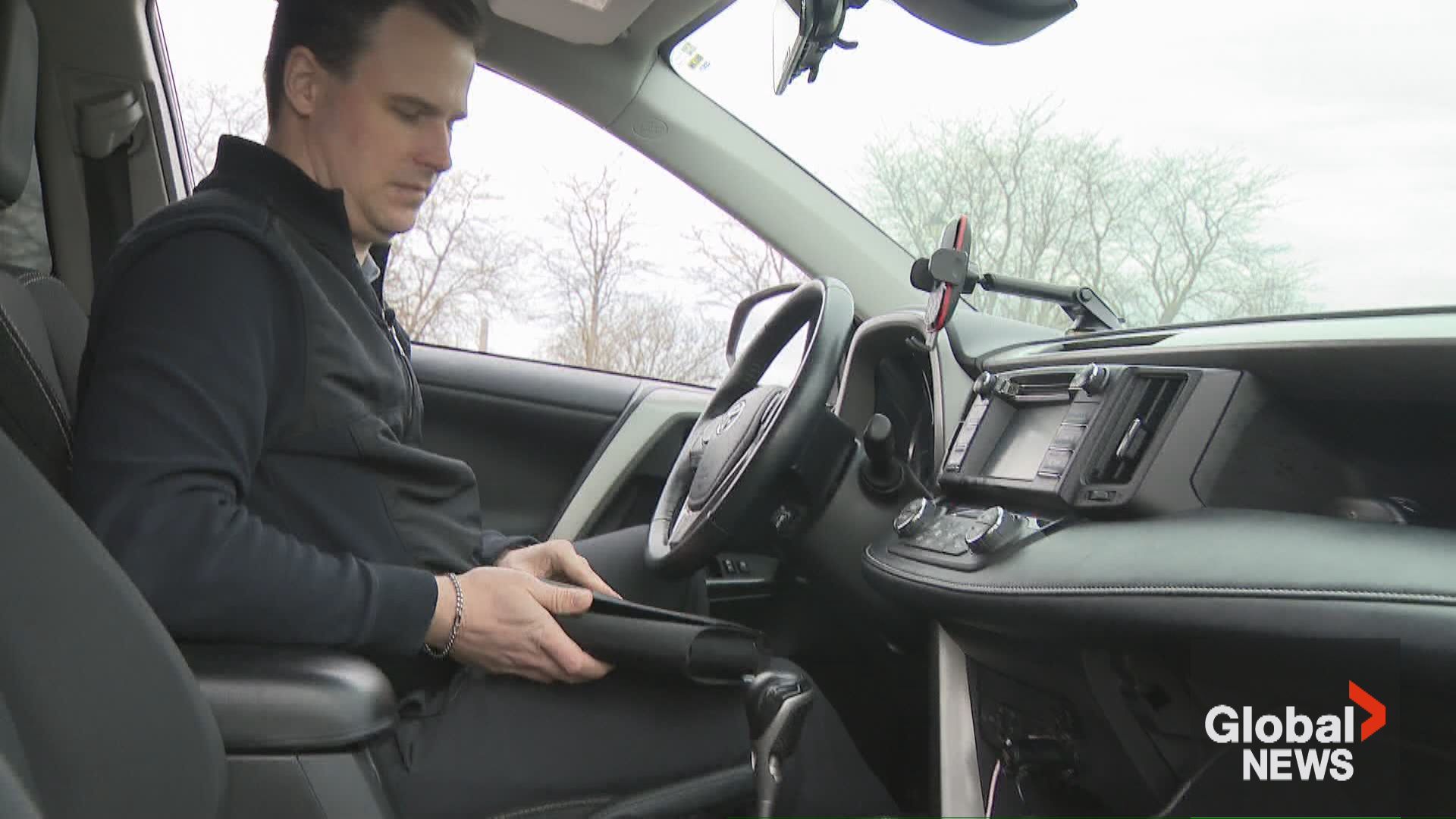 Шофьор на Хамилтън Онтарио е извадил от джоба си повече