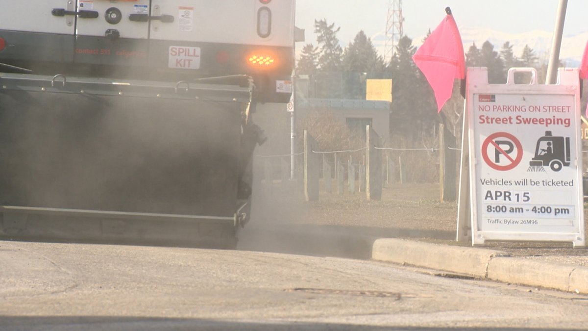 Calgary street sweeping season arrives with a warning to motorists