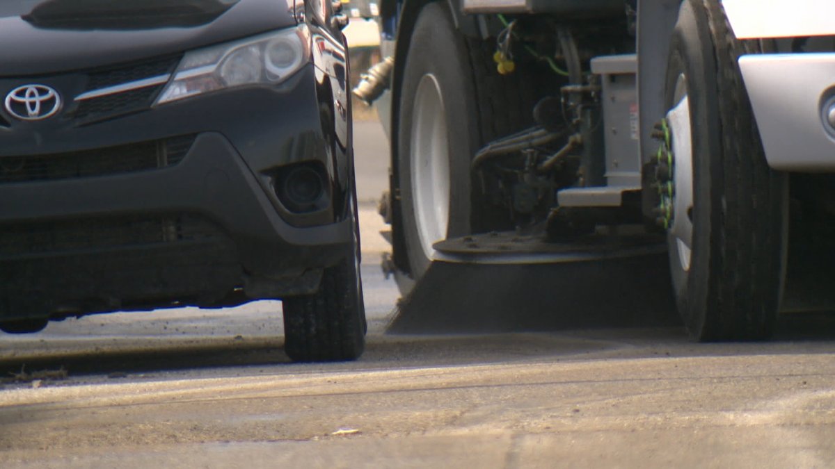 Calgary street sweeping season arrives with a warning to motorists