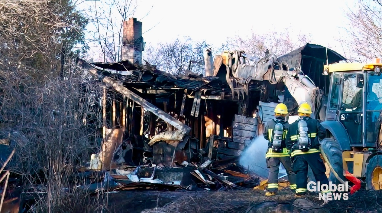 Няколко домашни любимци загинаха след пожар в къща на север