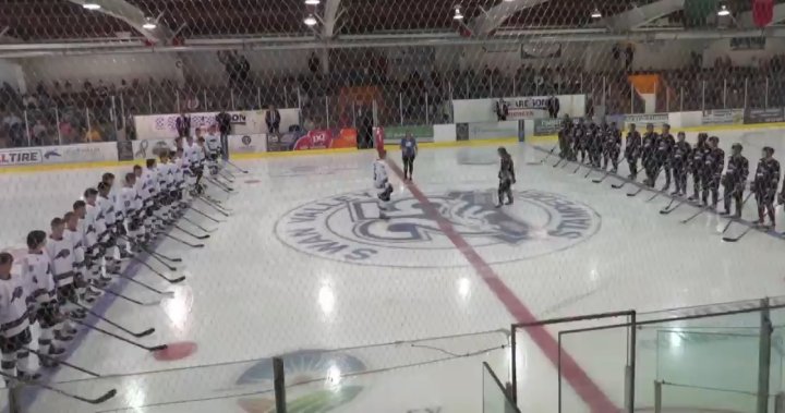 Хокейният отбор Swan Valley Stampeders е спасен след бърза реакция на общността