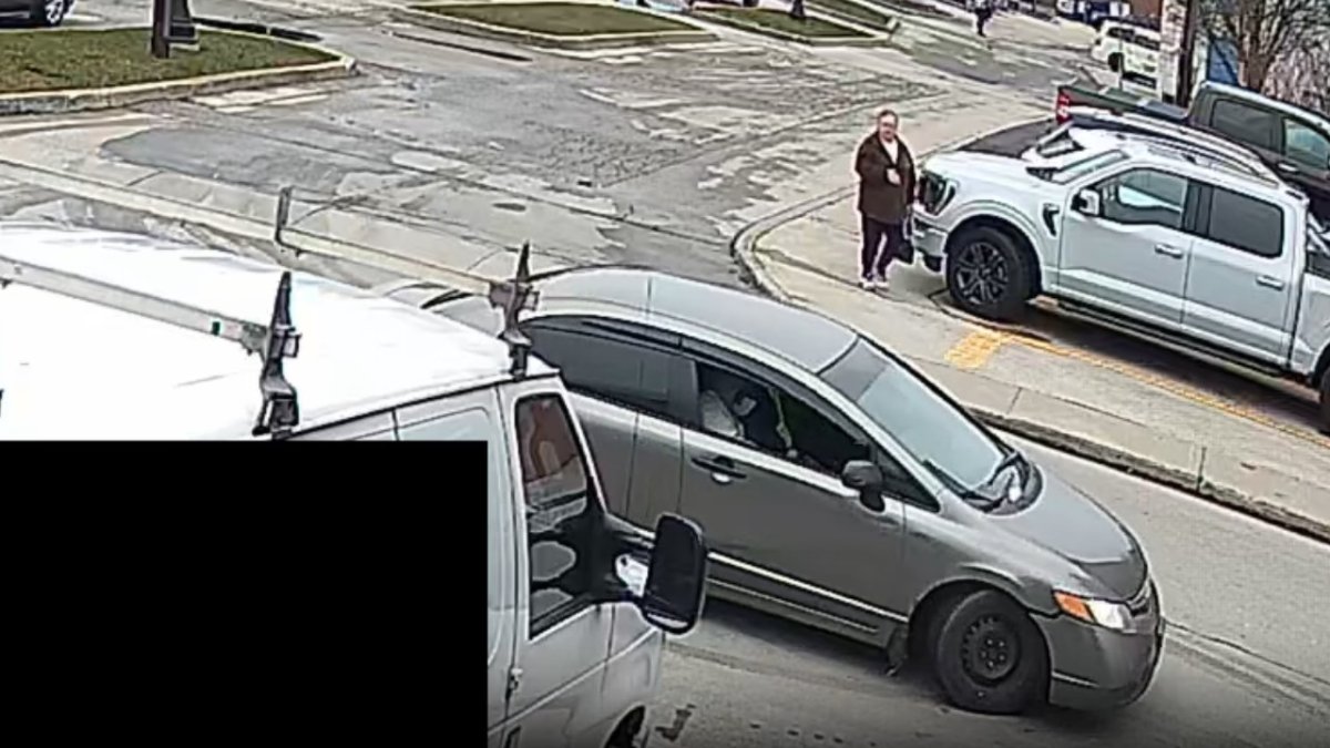 Surveillance video showing a suspect vehicle fleeing along Mountain Avenue in Stoney Creek, Ont.
Hamilton Police say multiple shots were fired in the neighbourhood on Apr. 4, 2024.