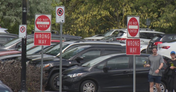 Северен Ванкувър ще намали паркирането за посетители в Deep Cove