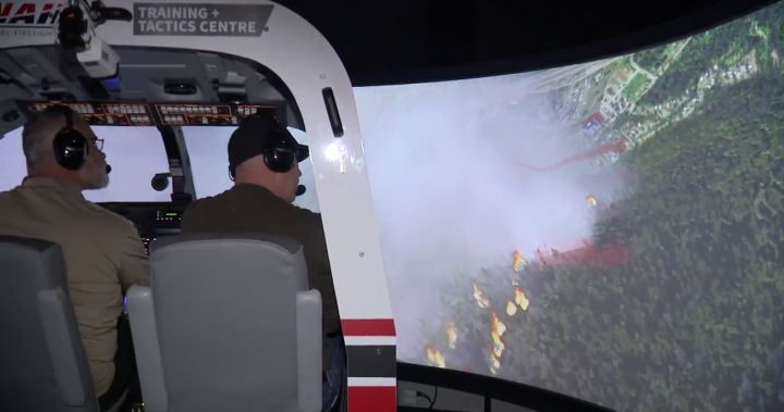 Уникален симулатор, помагащ на B.C. екипите за гасене на пожари от въздуха се подготвят за тежко лято