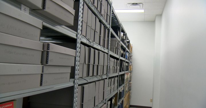 Градските архиви на Саскатун имат трудната задача да преместят хиляди