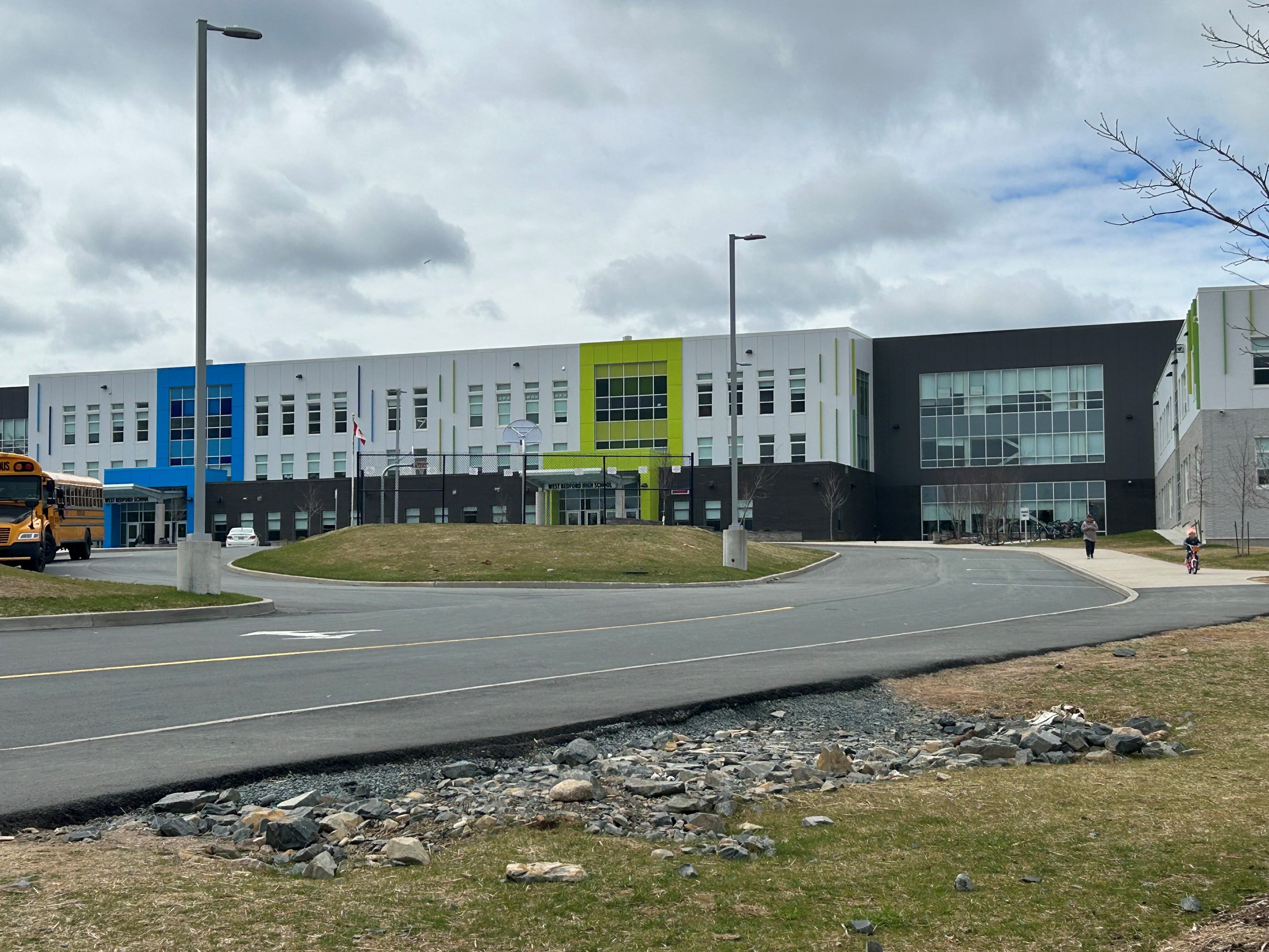 Родителите в училище в района на Халифакс са изненадани да