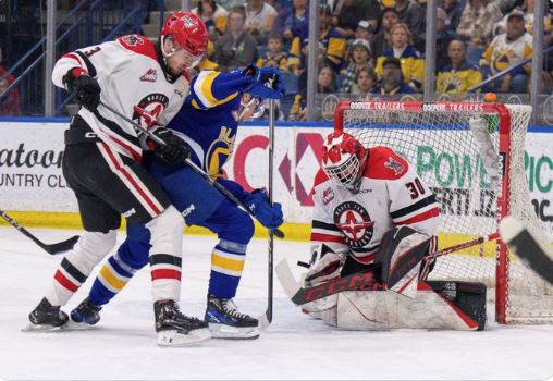 Феновете бяха почерпени с трилър в първия мач от финала