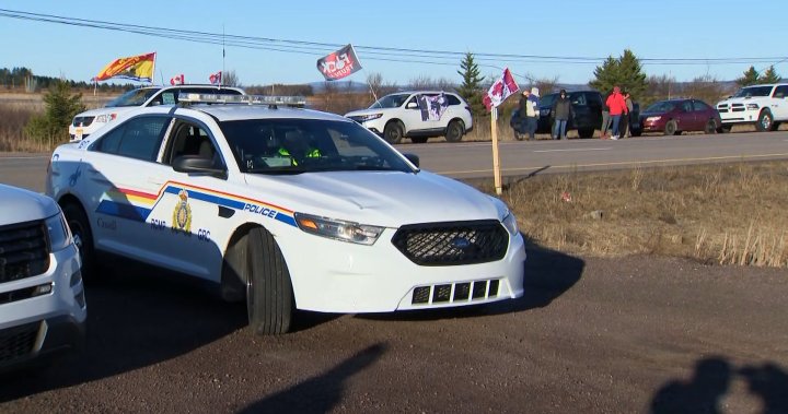Полицията отклоняваше трафика от границата на Нова Скотия и Ню