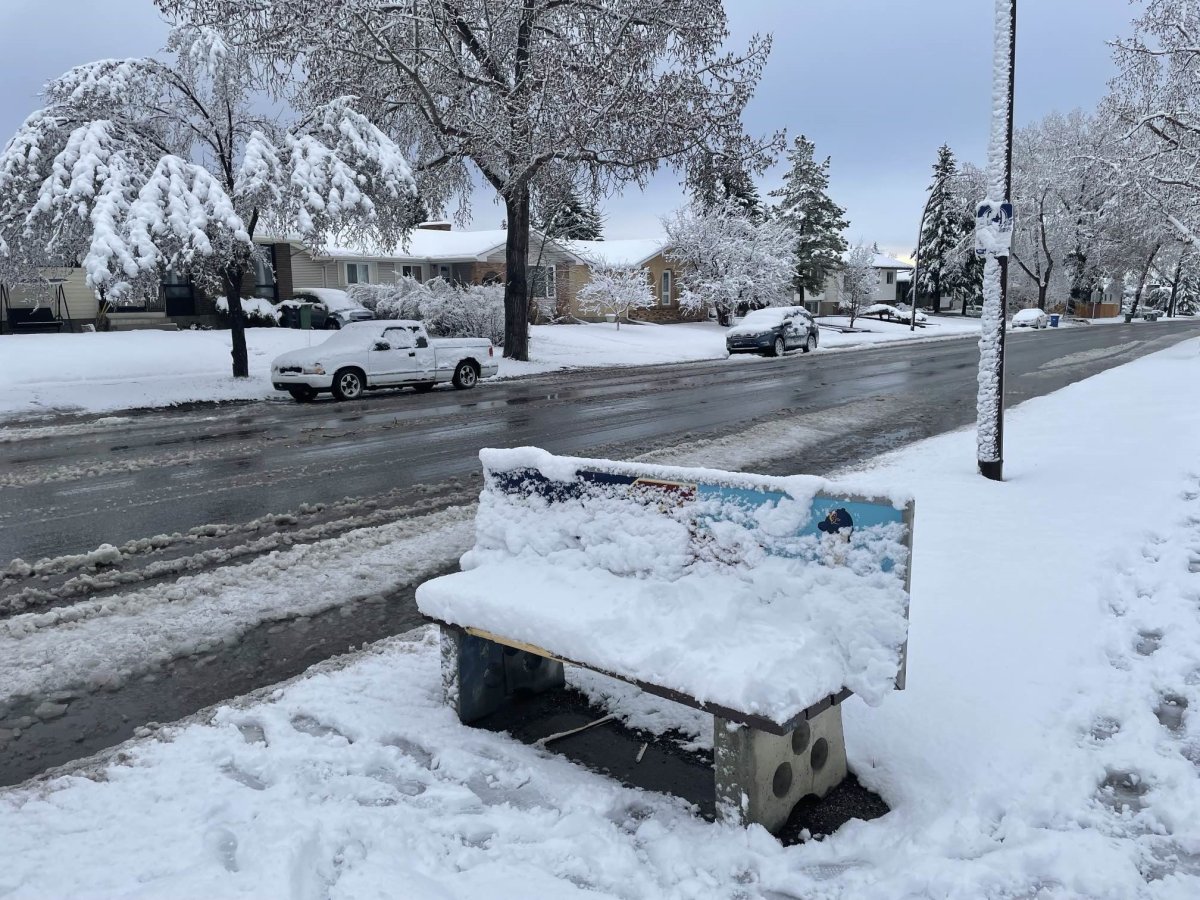 Heavy snowfall warning issued as southern Alberta digs out from earlier