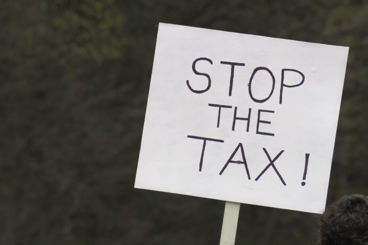 ‘Axe the Tax’ convoy hits B.C.’s roads, drivers could face disruptions