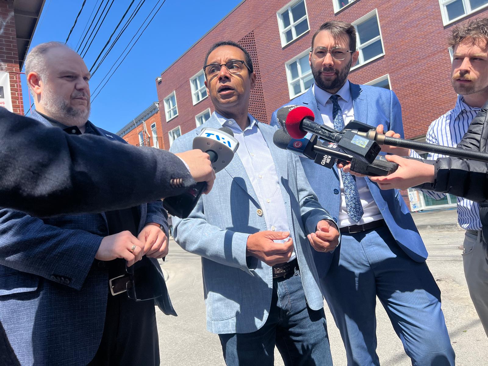 Жителите на квартала Saint Henri в Монреал които живеят близо до