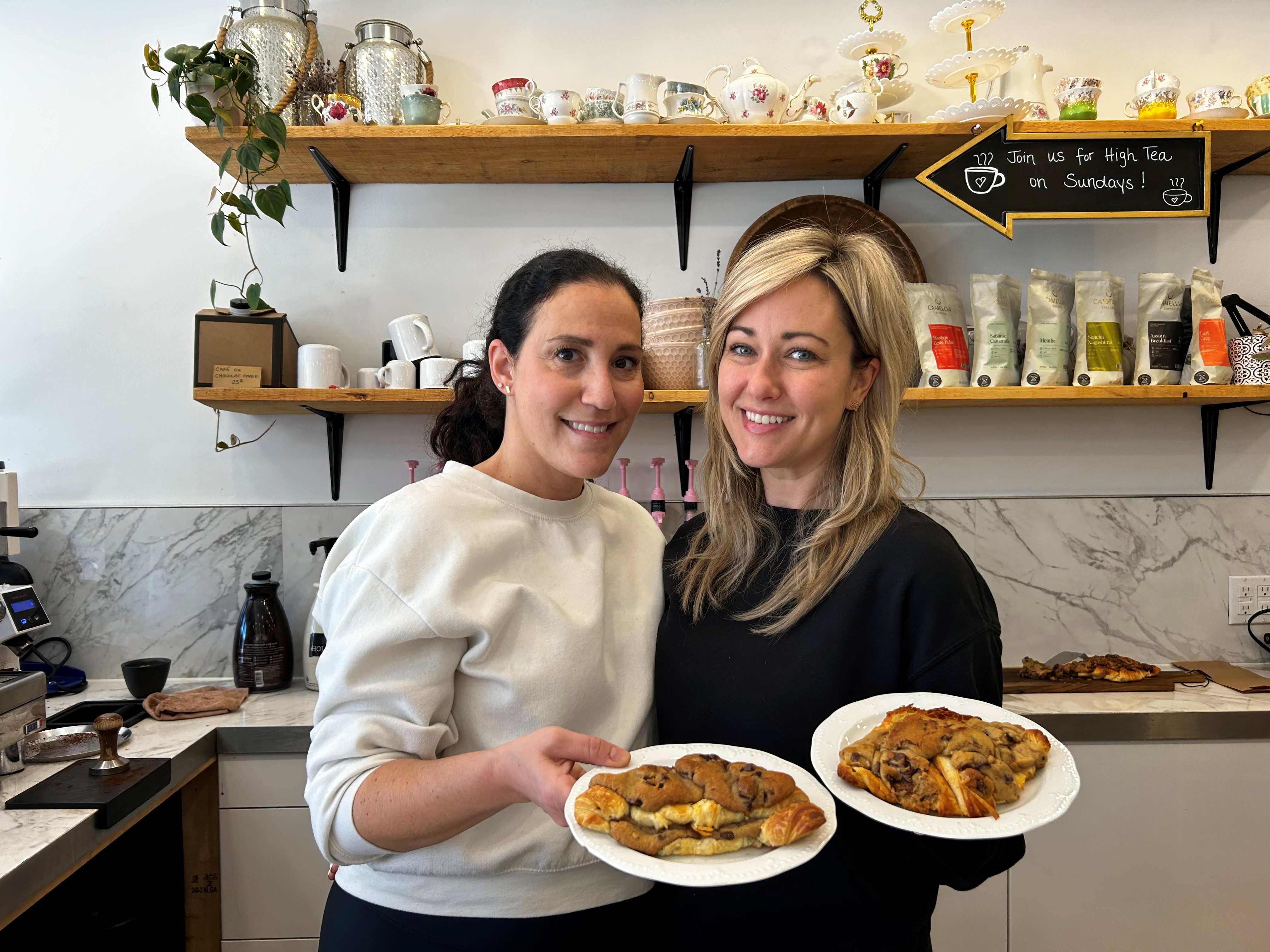 Café CoCo Bean в Бийконсфийлд винаги е оживено но