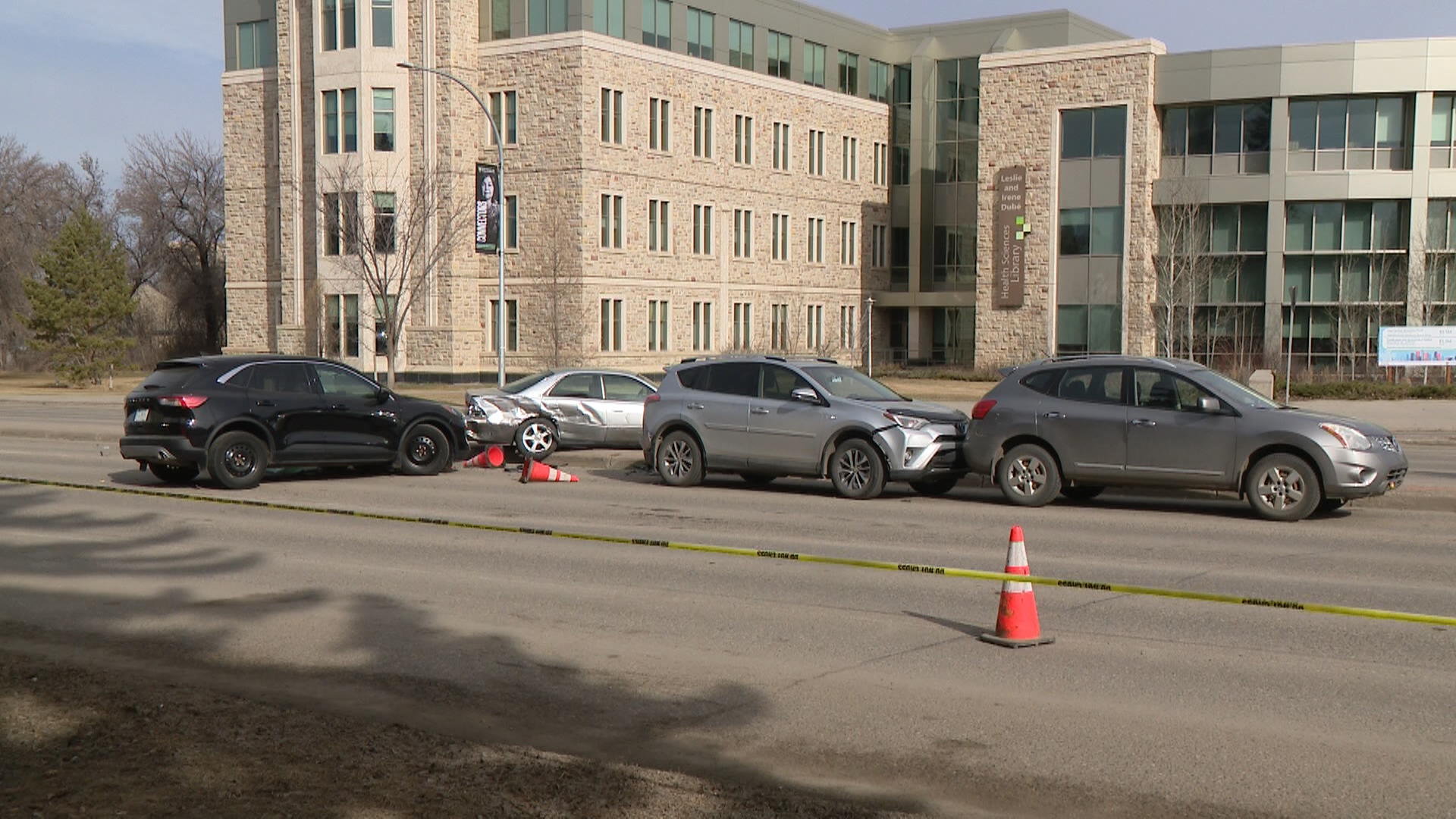 Car pile-up on University of Saskatchewan campus closes College Drive