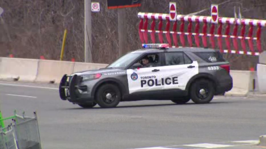 Полицията в Торонто съобщи че велосипедист е починал в болница