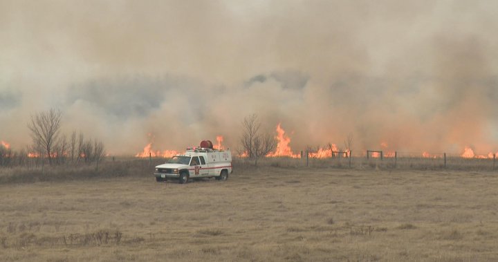 Тревен пожар излезе извън контрол източно от Саскатун, противопожарна служба