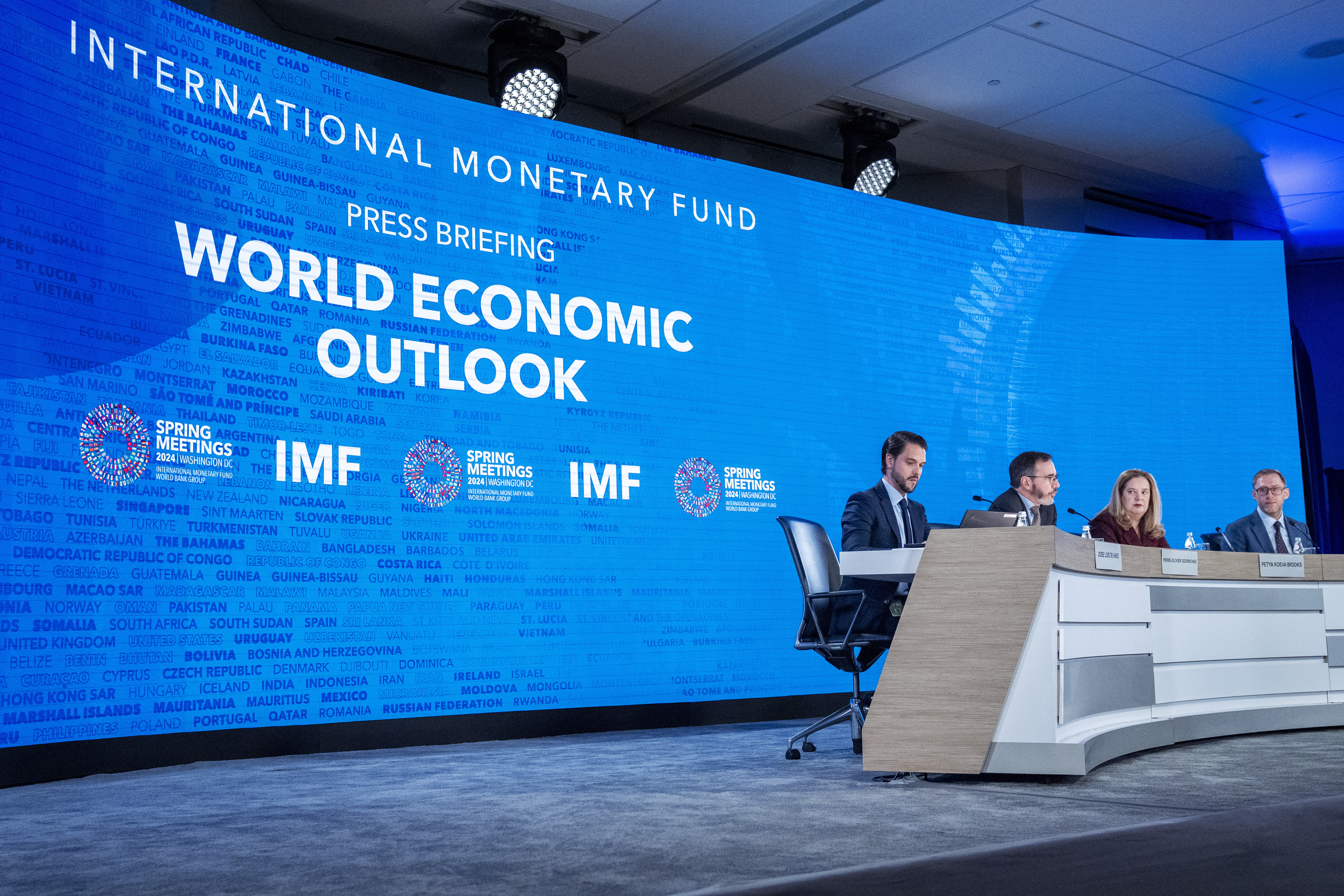 Международният валутен фонд предупреждава срещу прекаляване на пазарите тъй като