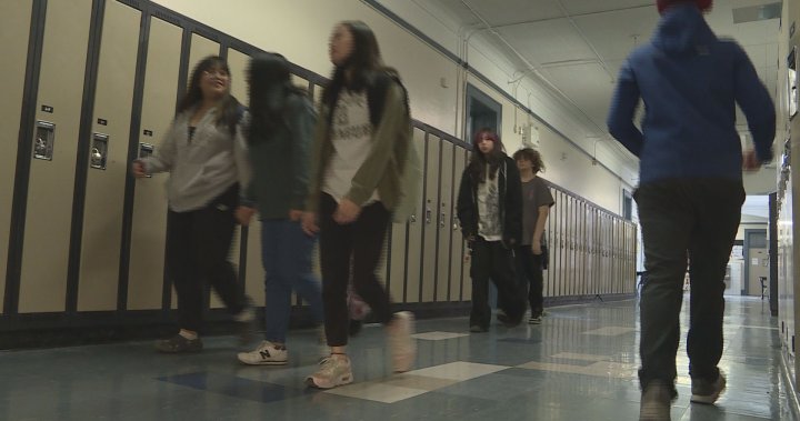 Училище в Уинипег преструктурира деня си, за да се справи с отсъствията, да подобри ученето