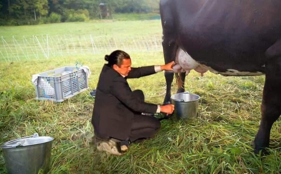 От обикновена смяна на гума до вирусна фотошоп сензация крайпътната