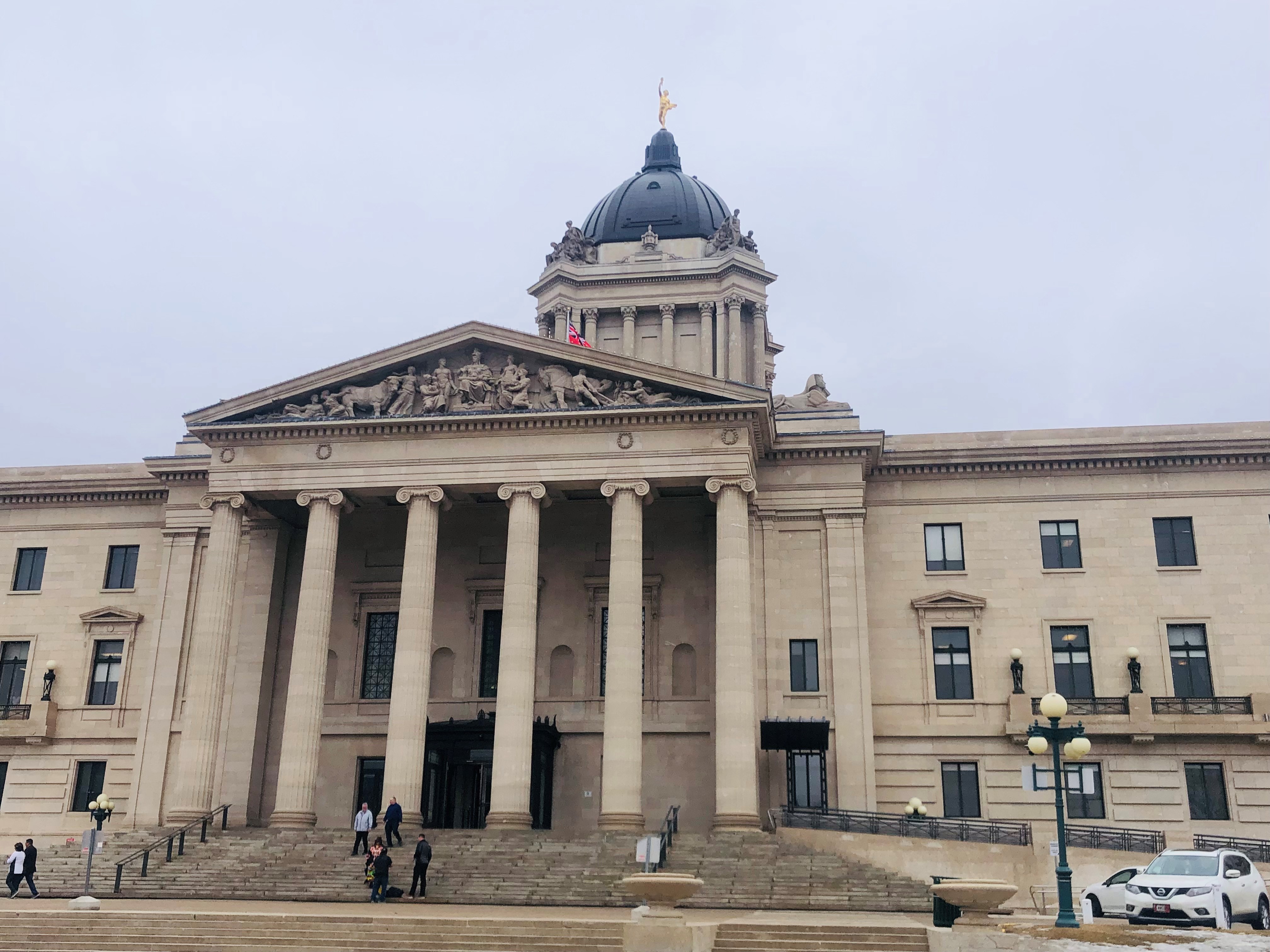 Manitoba mulls changes to opening prayer read in legislature