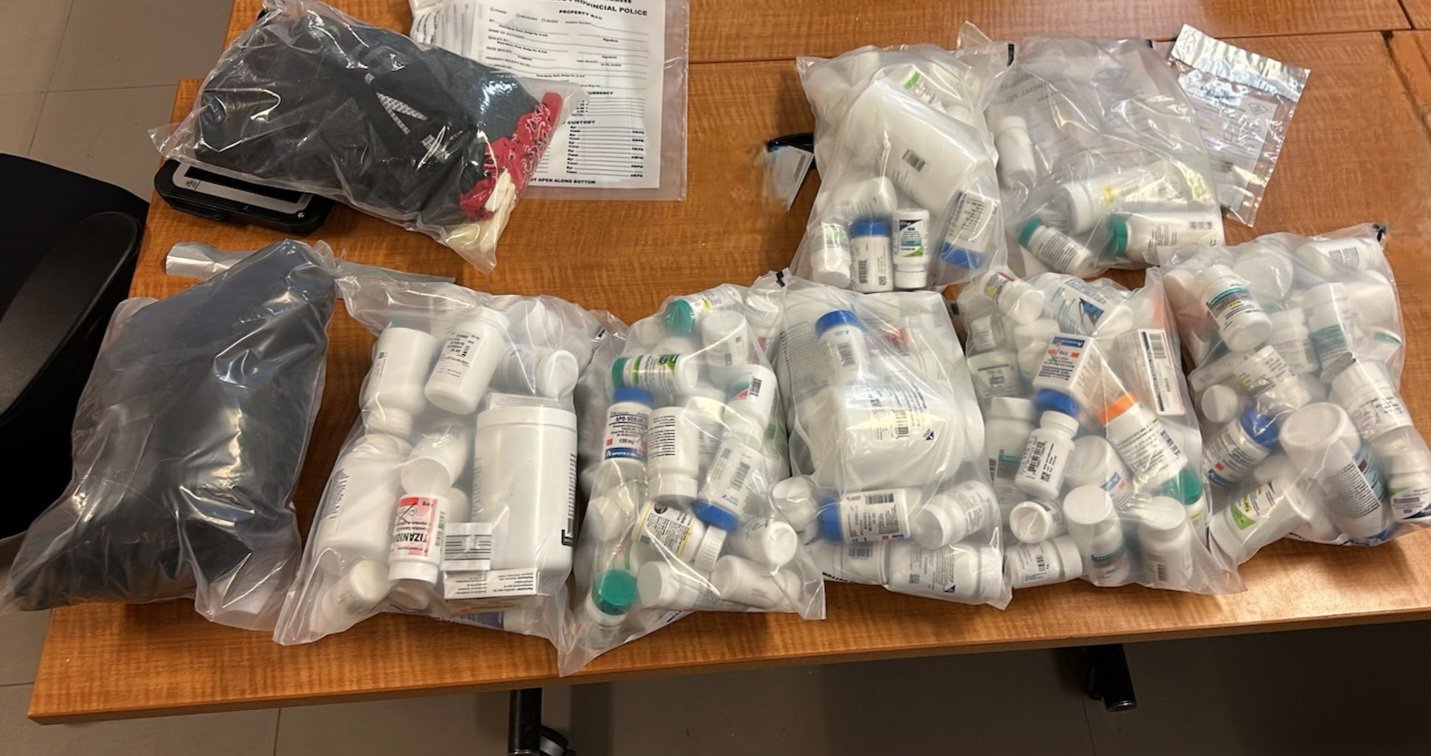 3 arrested following break-in at Woodville pharmacy: Kawartha Lakes OPP – Peterborough | Globalnews.ca