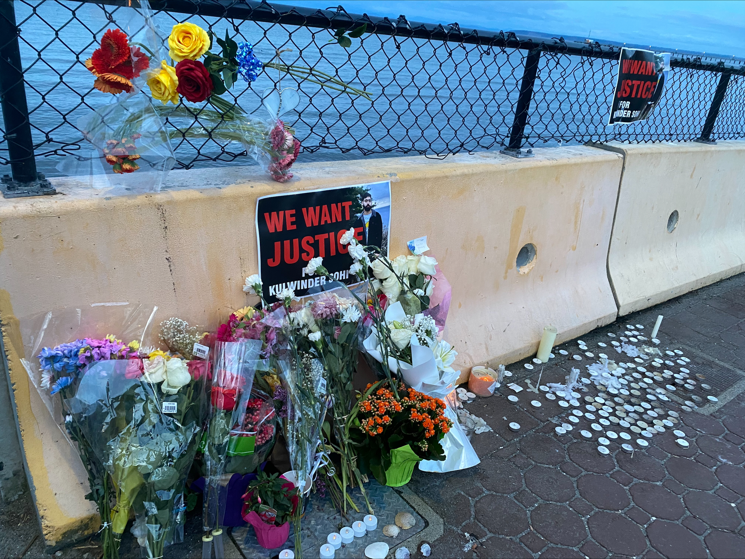 С нарастването на мемориала за 26 годишната жертва на намушкване с