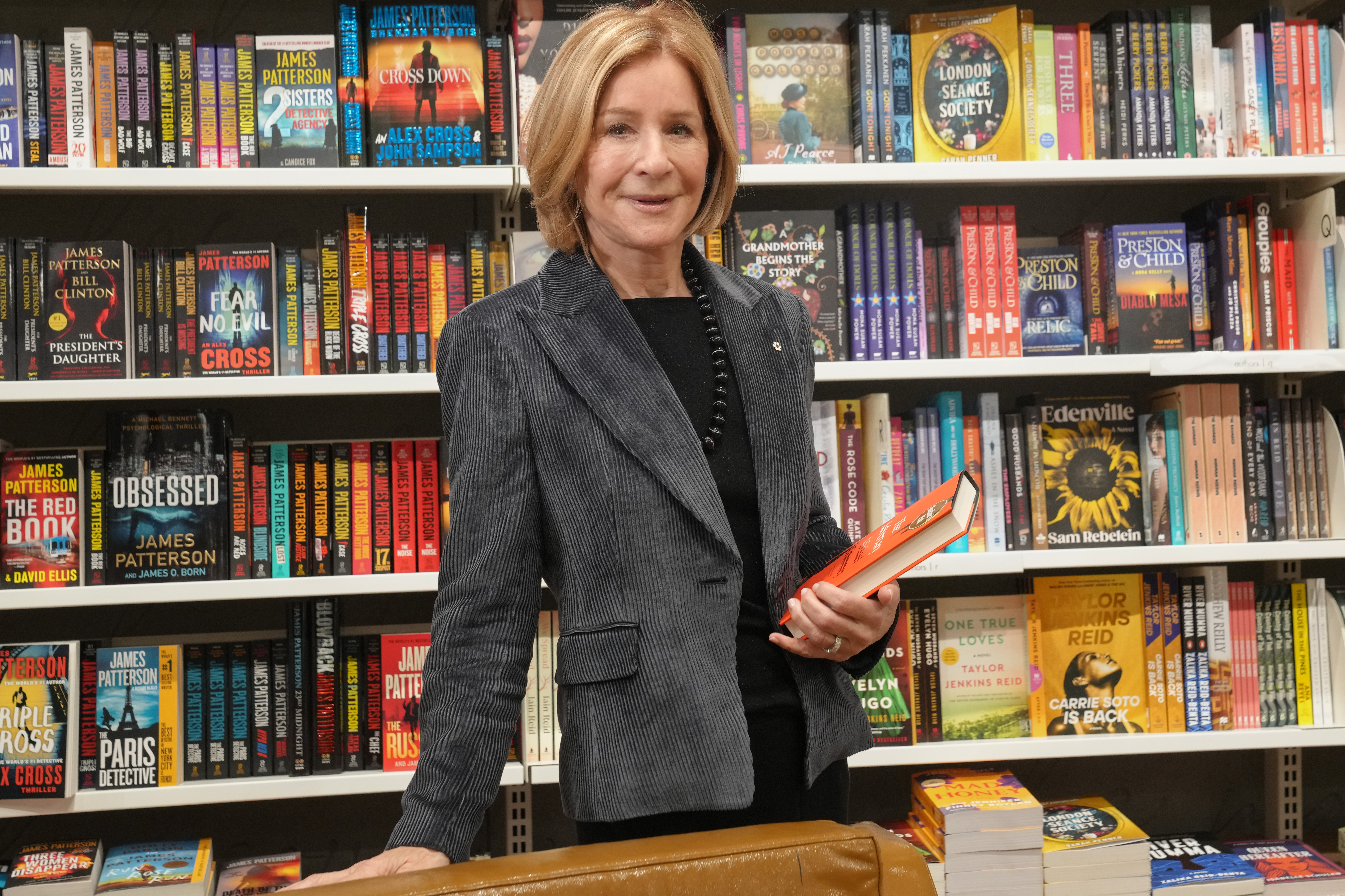 Докато най голямата канадска книжарница превърнала се в рай за раздавачи