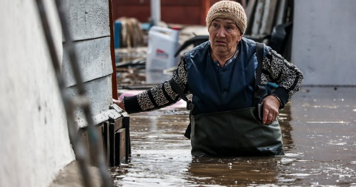 Наводнения погълнаха градове в Русия и Казахстан в сряда, след