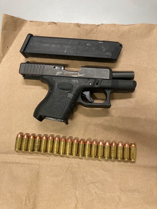 Двама души от Мисисауга Онтарио са изправени пред общо около