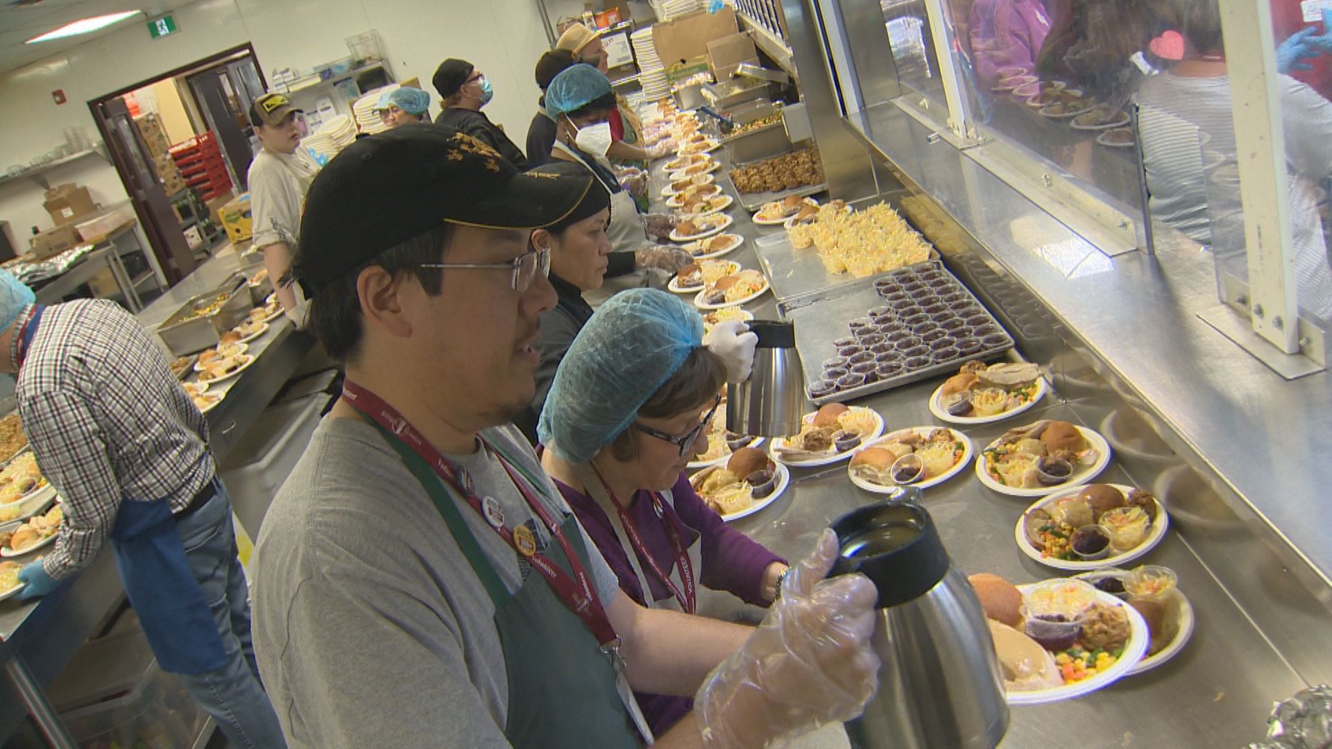 Winnipeg charity feeds hundreds of city’s vulnerable with Easter lunch