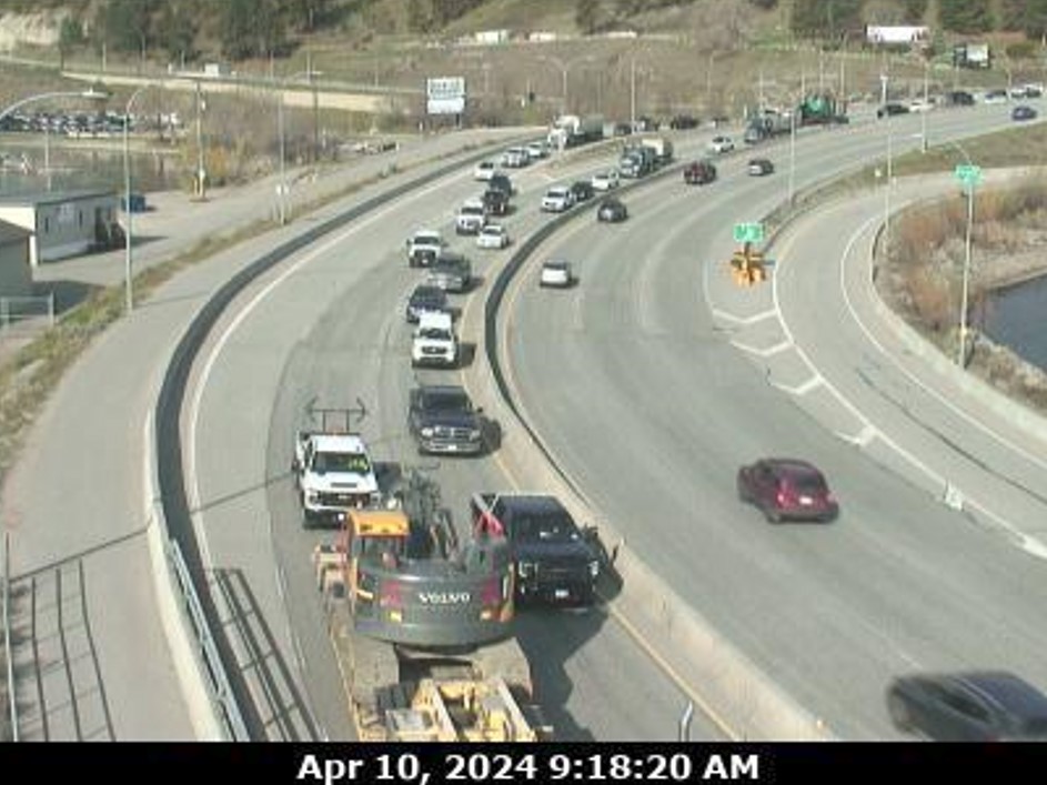 Трафикът на изток по моста Уилям Р Бенет се забави