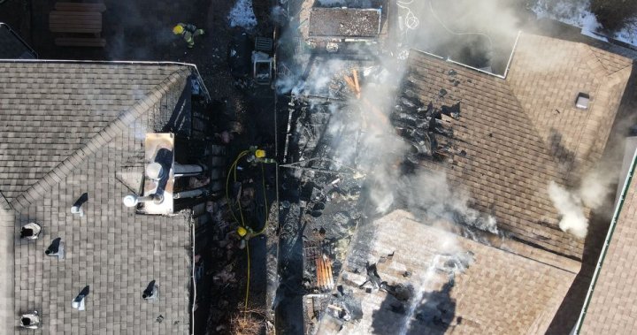 2 къщи в Стоуни Плейн, повредени от пожар