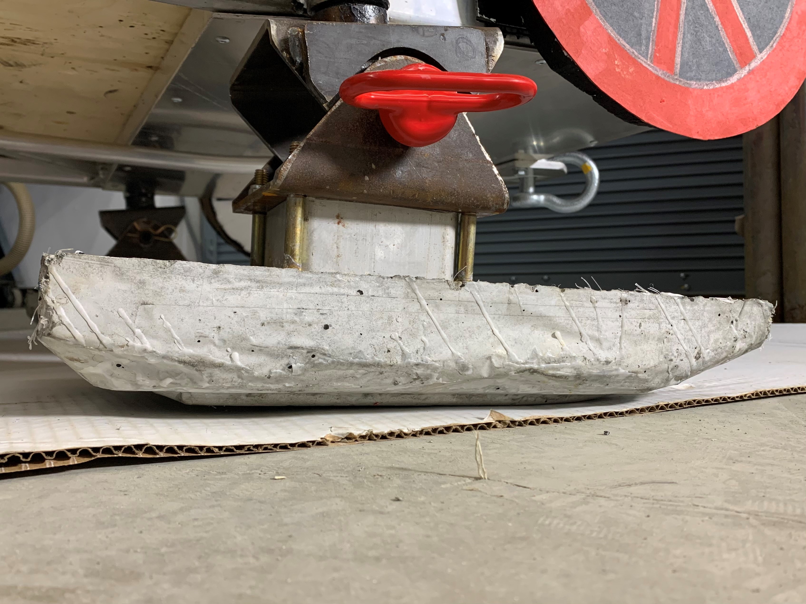 На Great Northern Concrete Toboggan Race целта е проста екипи