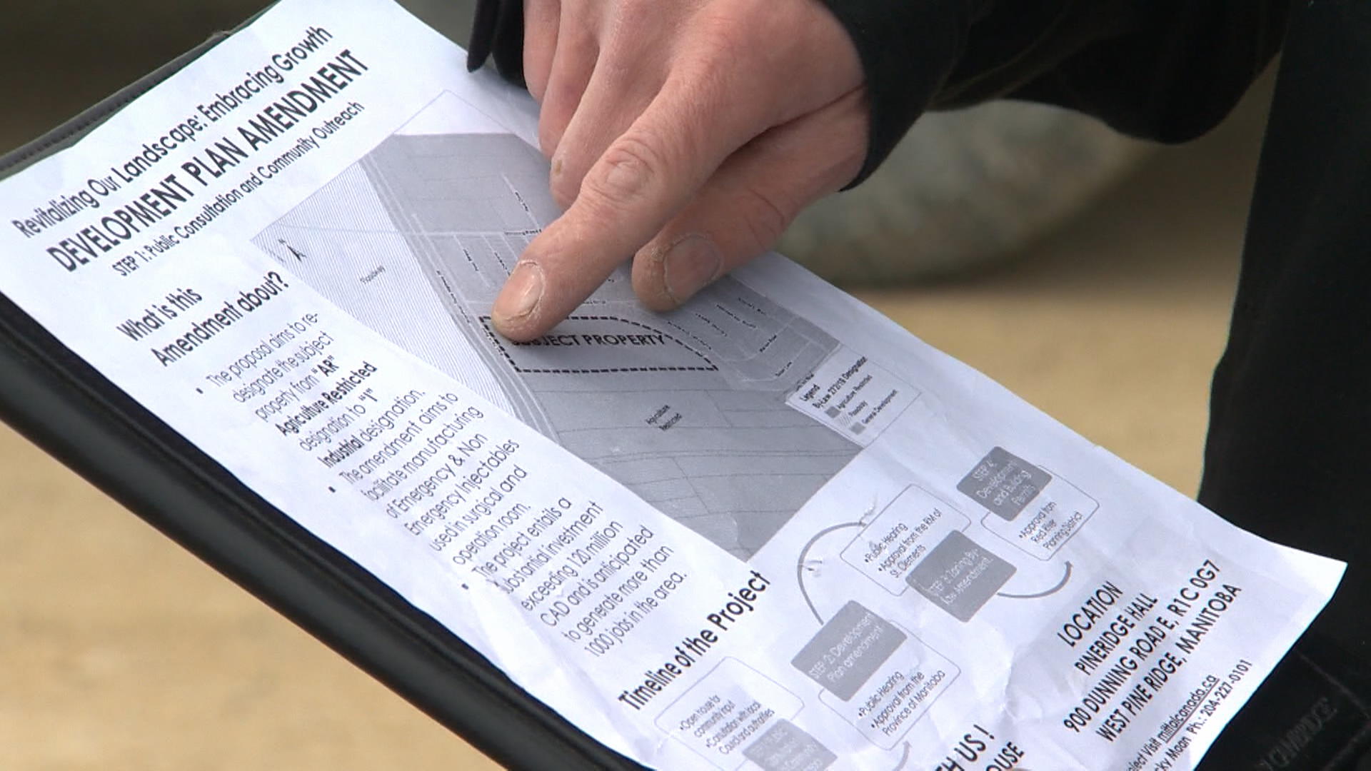 Празно поле край магистрала 59 е изгледът на спалнята на