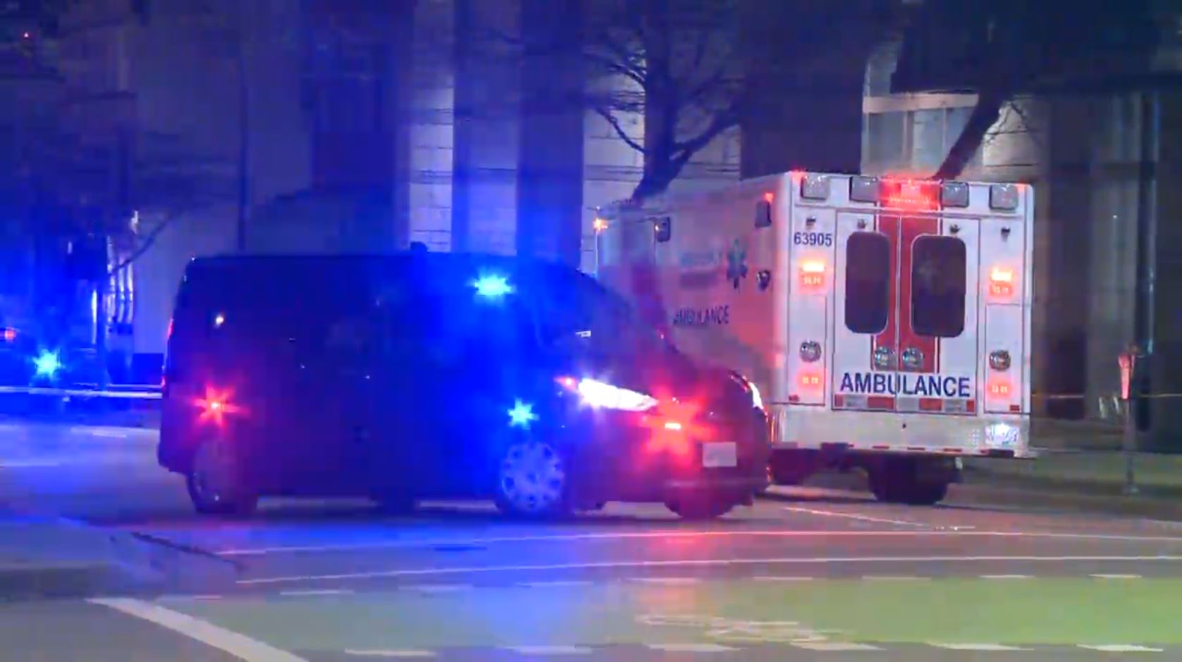 Човек е в болница със сериозни наранявания след стрелба в