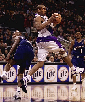 Vinsanity се насочва към Залата на славата на баскетбола Нейсмит Бивша