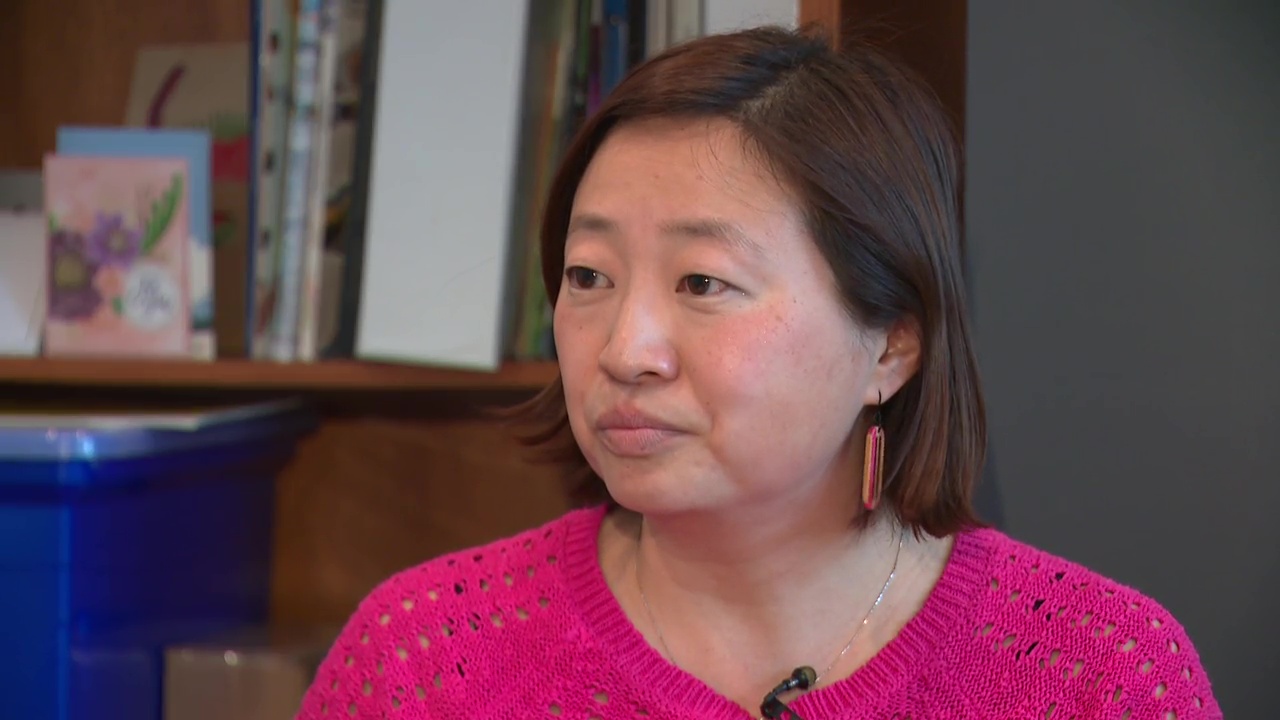 Почти точно един месец след като министър председателят на Алберта Даниел