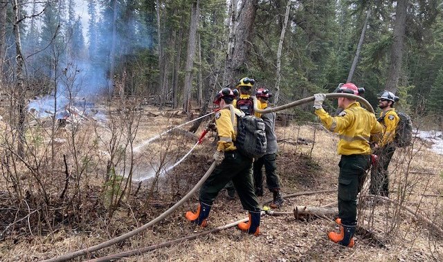 Подготовка за натоварен сезон на горски пожари, поглед отвътре към обучението за пожарникари в дивата природа