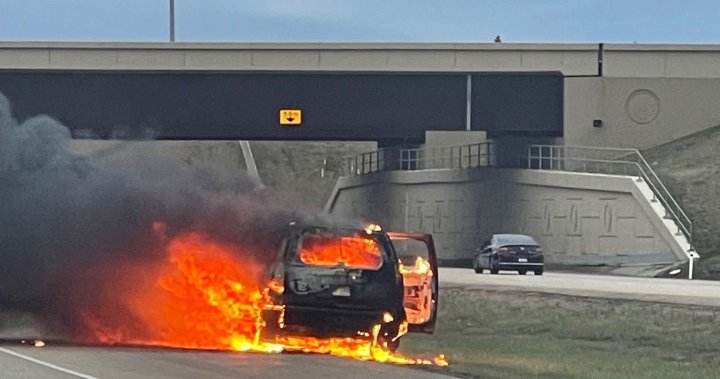 RCMP на окръг Страткона разследва подозрителен пожар на превозно средство