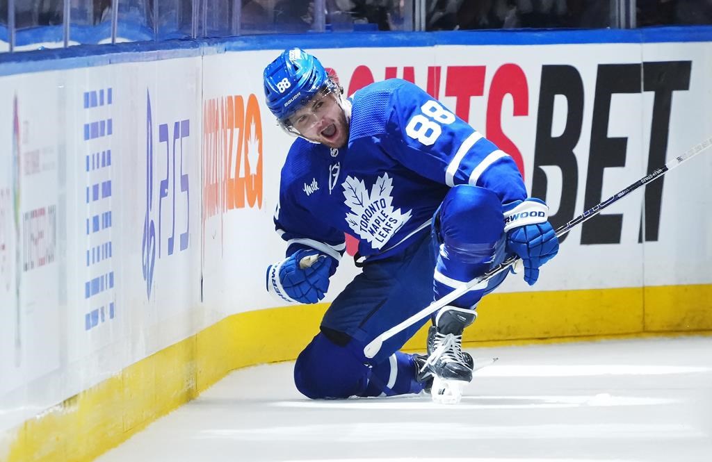 Maple Leafs down Bruins 2-1 to force Game 7
