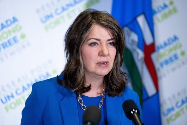 Alberta premier’s support for town hall questioning COVID vaccines worries experts