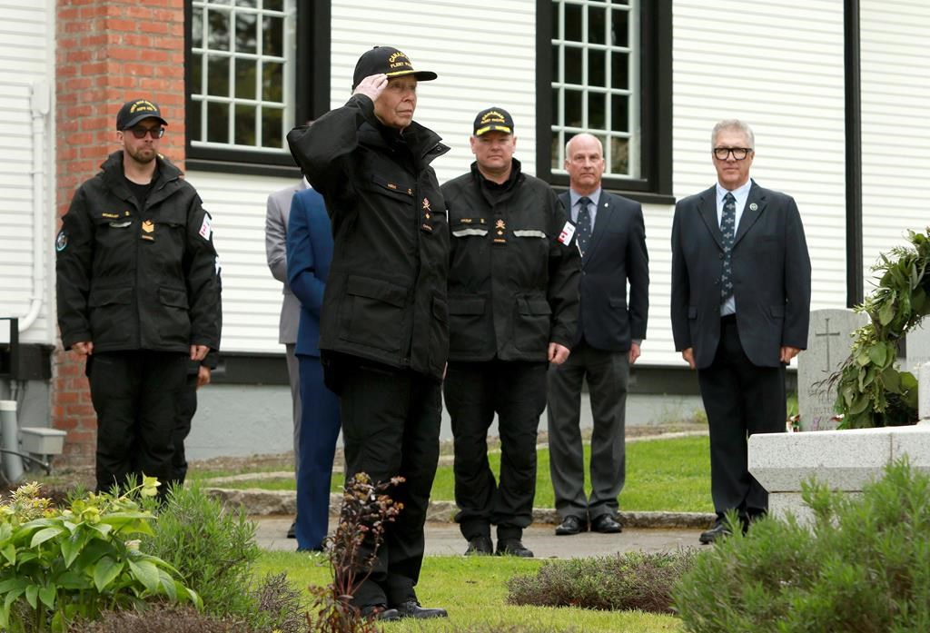 Princess Anne visits B.C. veteran cemetery for wre
