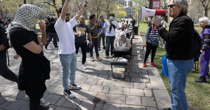 Пропалестинските протестиращи, които са създали лагер в университета Макгил в