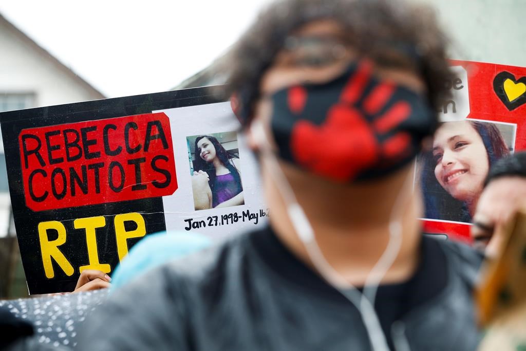 Очаква се съдия да изслуша полицейски служител ръководил претърсването на