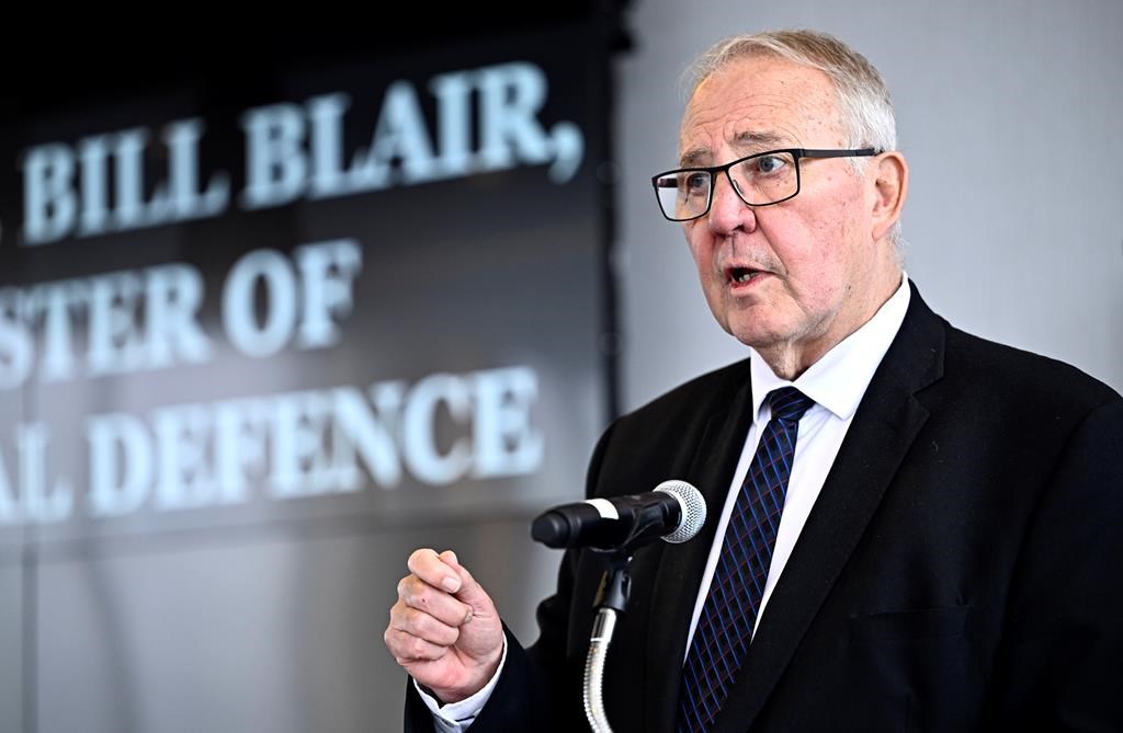 Министърът на отбраната Бил Блеър твърди че Канада остава ангажирана