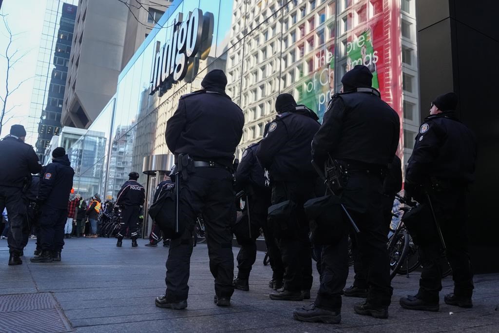 Обвиненията са свалени срещу четирима от 11 те души обвинени в