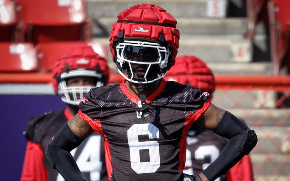 Отбранителният защитник на Калгари Стампедърс Демерио Хюстън е победител на