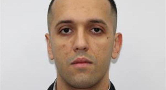 Полицията в Квебек издирва избягал затворник, излежаващ присъда за убийство от 2-ра степен