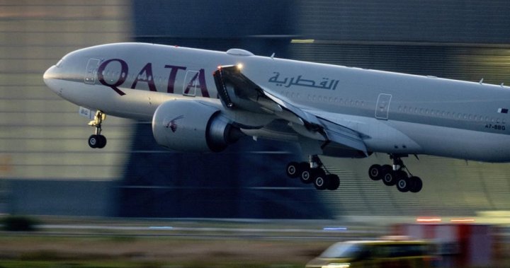 Дванадесет души бяха ранени когато самолет на Qatar Airways летящ